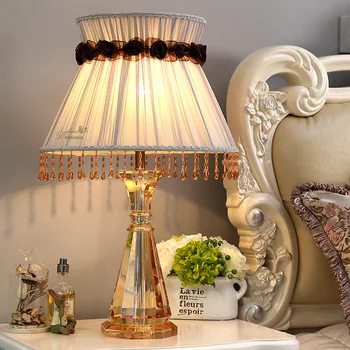 Apdare luxury stilā, galda lampas, guļamistaba ar led apgaismojumu
