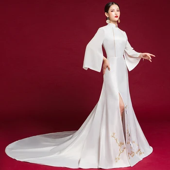 Balts Bell Piedurknēm Izšuvumi Cheongsam Eleganta Kleita Sievietēm Sexy Sadalīt Ķīniešu Kāzu Kleita Austrumu Tērpu Garā Vakarkleita