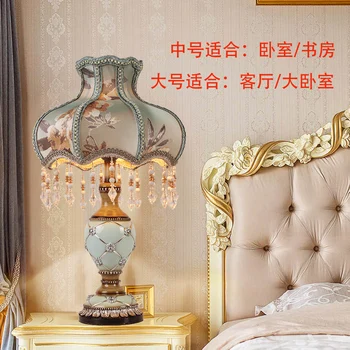 Eiropas luksusa krāsotas sveķi, galda lampas dzīvojamā istabā viesnīcā guļamistabas gultas lampa American blue retro cirsts galda lampa