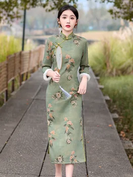 2022. gada Ziemas Zaļā Cheongsam Elegants Dāsna Ķīniešu Tradicionālo Apģērbu Jasmīns Drukāt Ilgi Deviņu punktu Piedurknēm Šalle Qipao