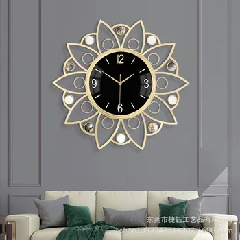 Mūsdienu radošā sienas pulkstenis iekštelpu dzīves telpu dekorēšana shell gaismas luksusa vara sienas pulkstenis klusums sadzīves sienas pulkstenis
