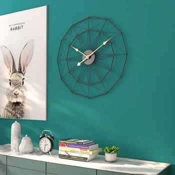 Vienkāršas sienas pulkstenis Ziemeļvalstu dzīvojamā istaba personības formas klusums pulkstenis Jauno radošo tendence luksusa mājām, lielās sienas kartes