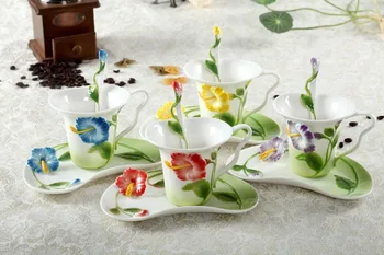 Eiropas Stila Kafijas Tasi Uzstādīt Underglaze Emaljas Hibiscus Ziedu Kafijas Tase Un Apakštase Radošo 3D Ziedu Keramikas Tase Un Apakštase