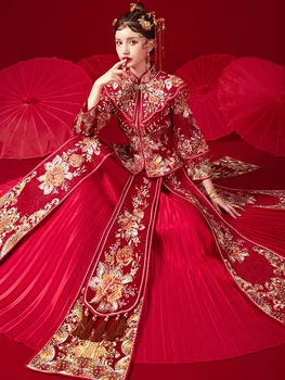 Ir 2021. Tradicionālās Līgavas Ziedu Izšuvumu Cheongsam Classic Mandarīnu Apkakles Ķīniešu Kāzu Kleitu